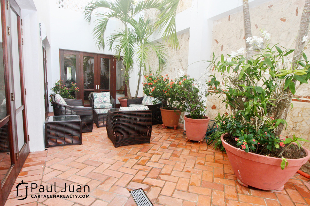 Majestic colonial ambiance apartment